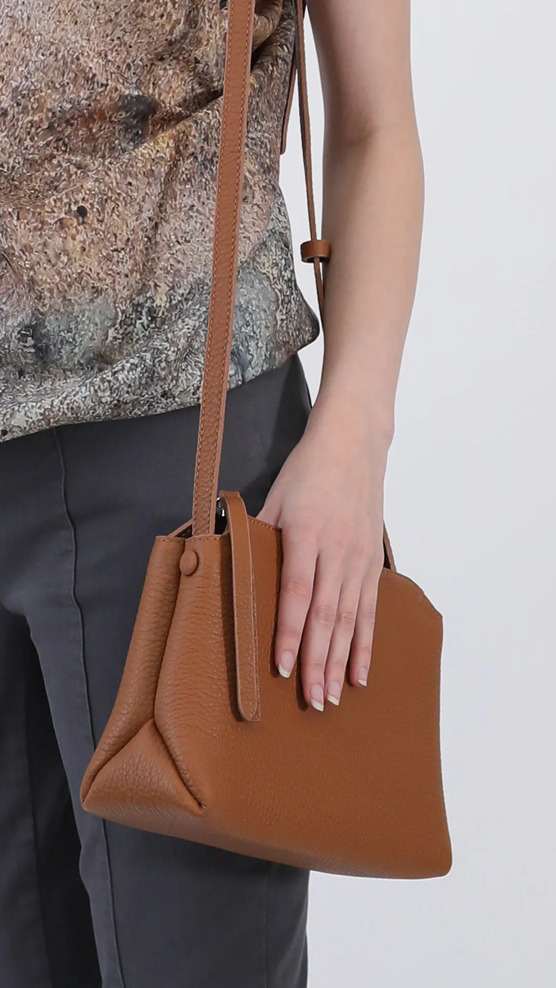 BRIDGET ITALIAN LEATHER CROSSBODY BAG IN NATURAL CUOIO