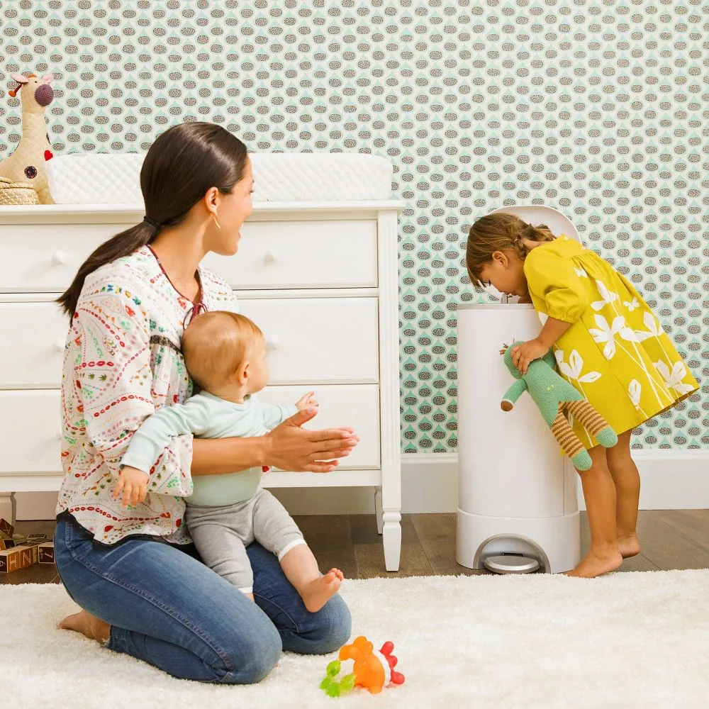 Munchkin STEP Diaper Pail, Powered by Arm & Hammer