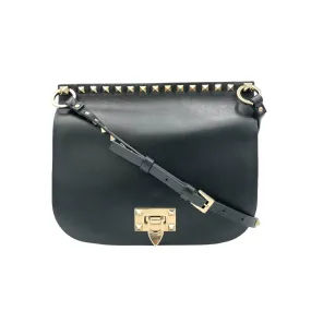 Rockstud Saddle Flap Black Crossbody Bag in Calfskin, Silver hardware