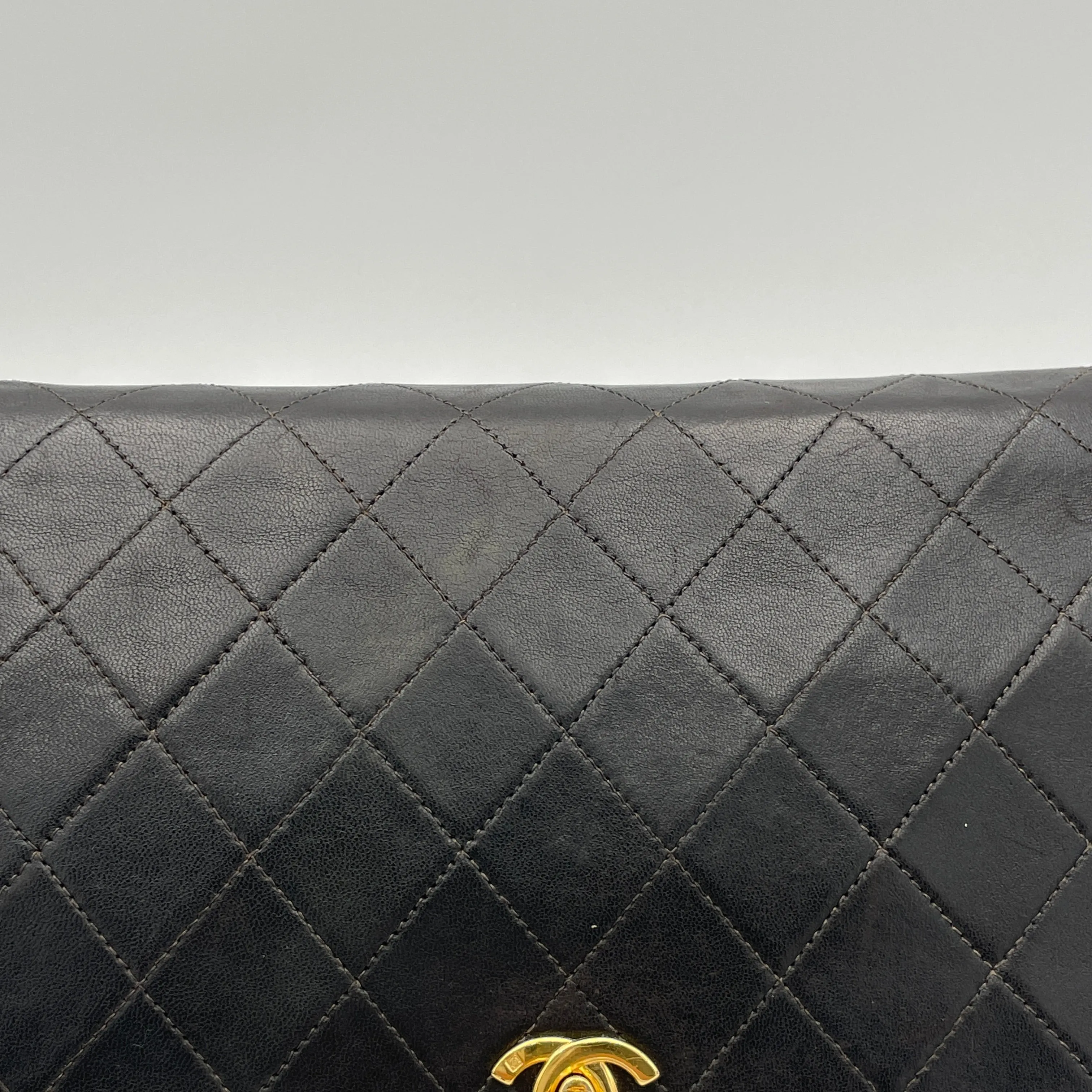 Vintage Quilted Flap Black Crossbody Bag in Lambskin, Gold hardware